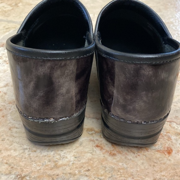 Dansko Clog Womens Sz 41 Black silver Marble Patent Leather Nurse Comfort - Picture 4 of 9